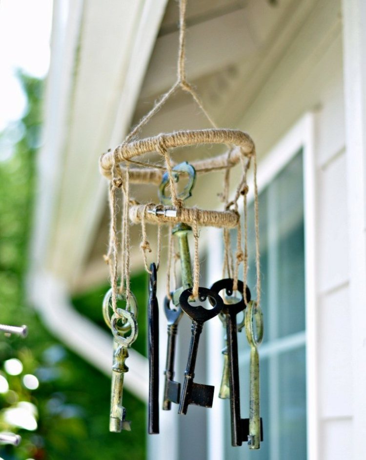 old-keys-upcycling-wind chimes-diy-easy-present-outdoor