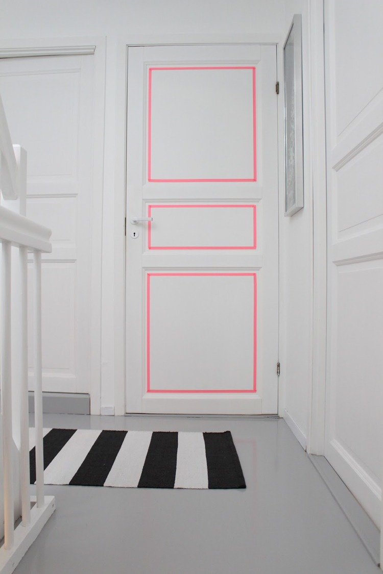 gamla dörrar-försköna-idéer-minimalistisk-vit-neon-kant