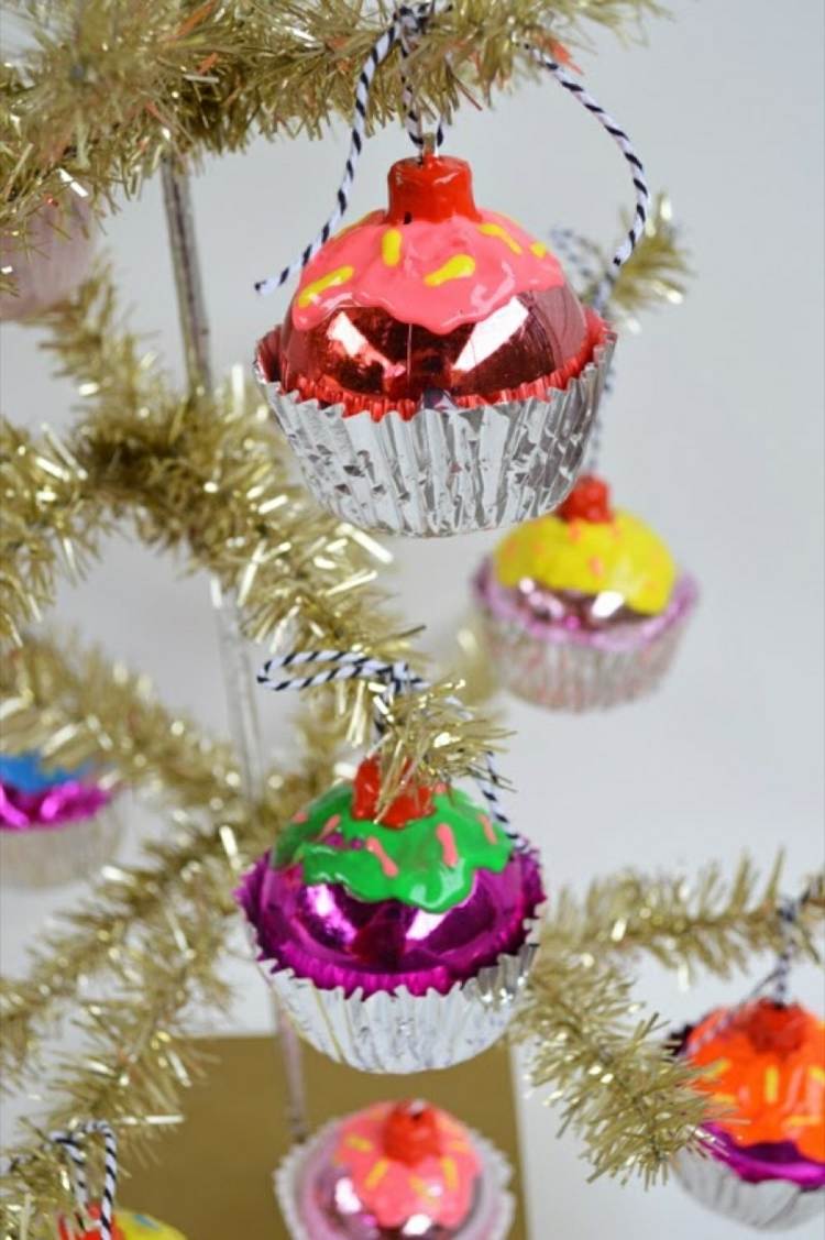 krydda upp gamla julbollar cupcakes dekoration muffinsfodral