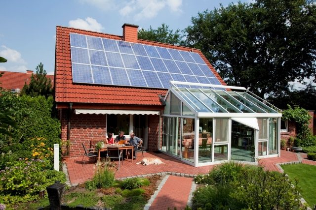 familj-hus-sol-energikälla-vind