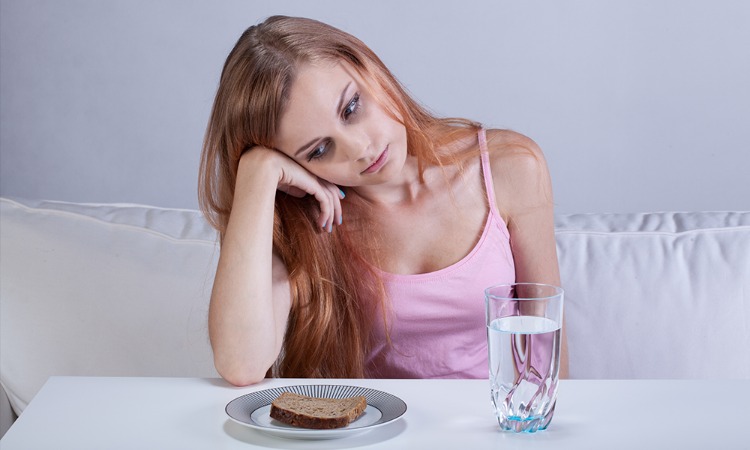 biverkningar av fastande huvudvärk näringsintag dagligen ett glas vatten brödskiva