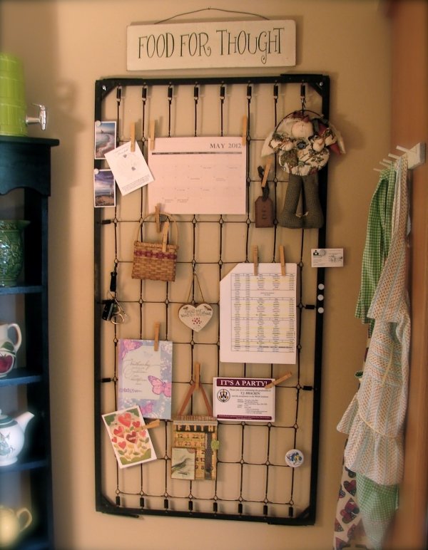 vintage barnsäng säng fjädrar återvinning vägg memoboard