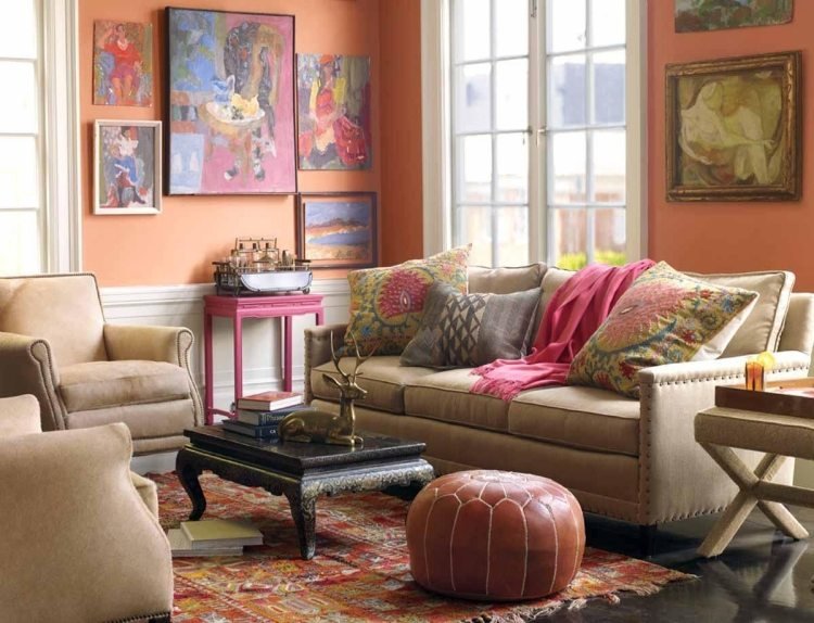 skymning-rosa-vägg-målar-vardagsrum-bilder-konstnärlig-atmosfär-sittplatser-klädsel-beige