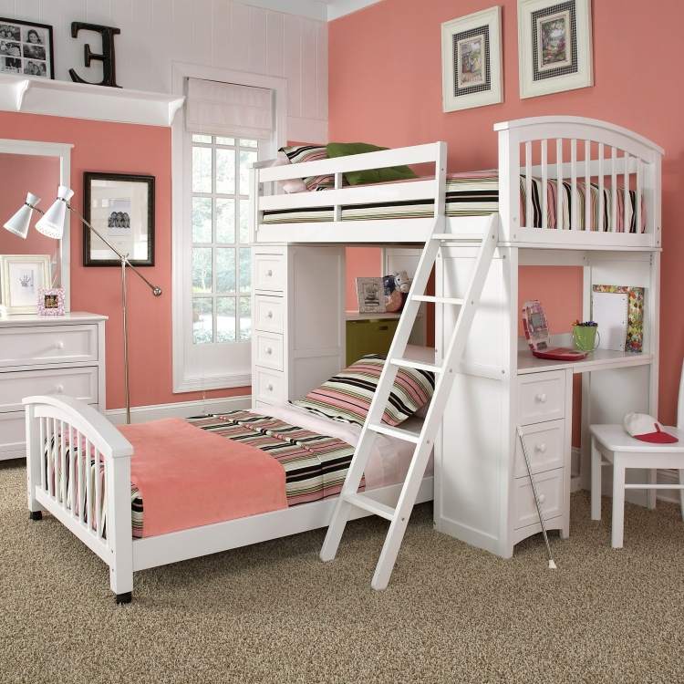 skymning rosa-väggfärg-barnrum-flicka-våningssäng-vit-matta-beige-byrå-skrivbord