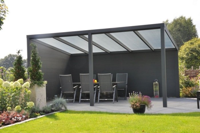 Aluminium uteplatsbeläggningar-glas hus-fristående-i-trädgården-vindskydd