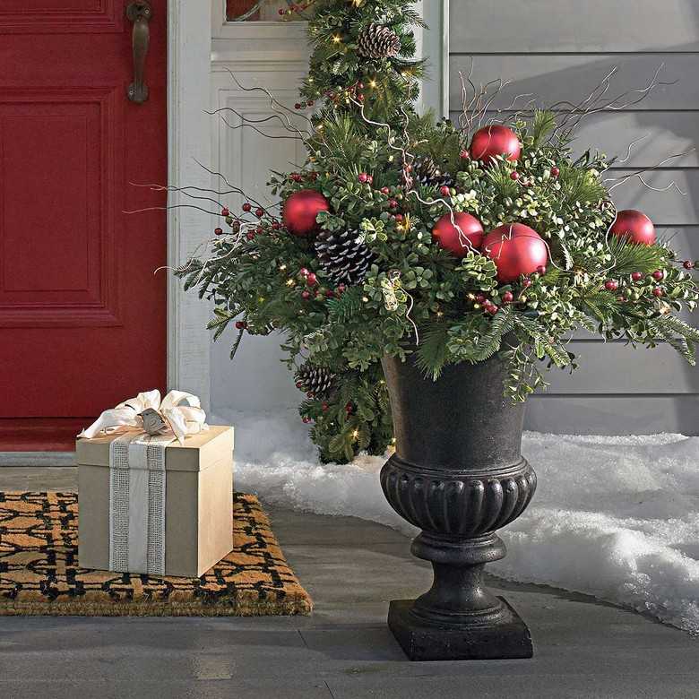 Amerikansk-jul-dekoration-utanför-huset-entré-dekorera