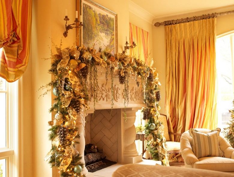 amerikansk-jul-dekoration-vardagsrum-krans-guld-färg