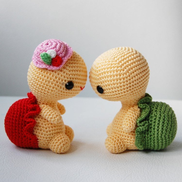 Amigurumi virkade sköldpaddor-par-hatt-gosedjur-gör-det-själv