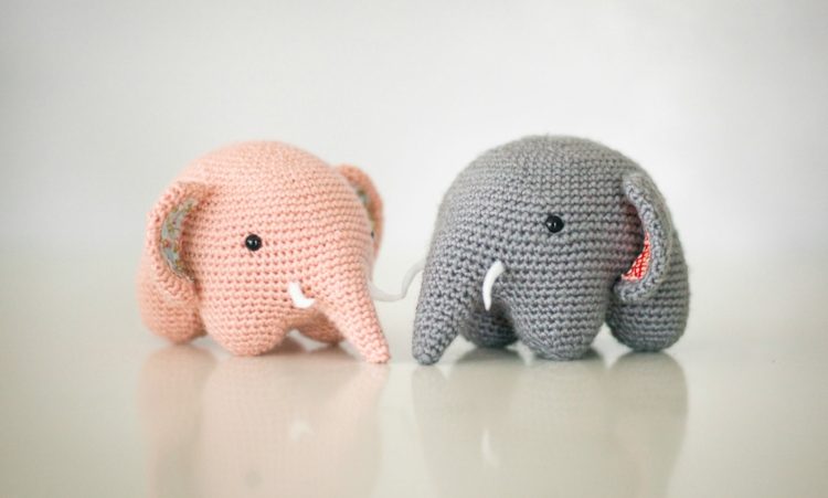 Amigurumi virkade elefant-grå-rosa-enkel-idé-textil