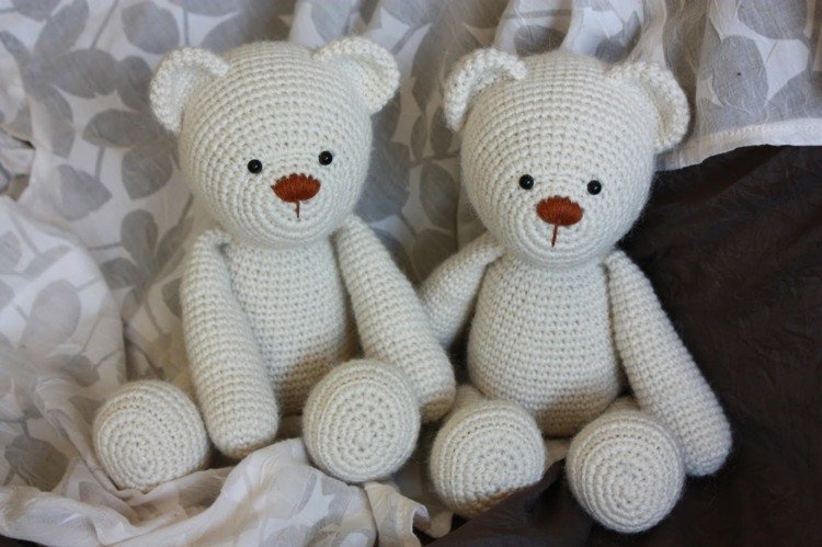 amigurumi-virkade-nalle-björn-vit-söt-gosedjur-djur-stickning