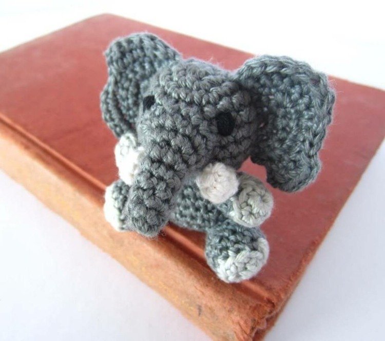 Amigurumi-virkade-leksaker-dekoration-elefant-tinker-inspiration