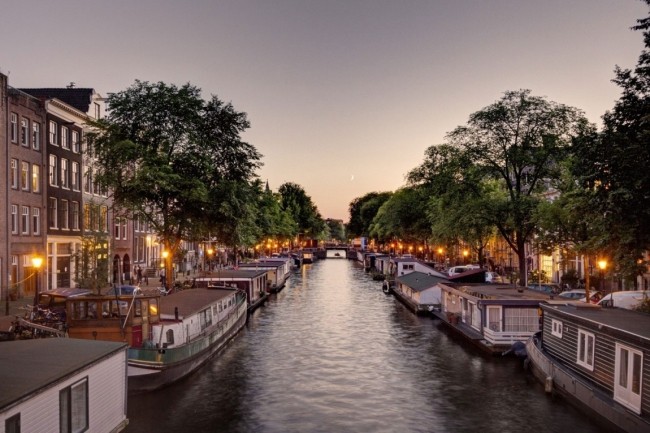 Visa kanaler från lyxhotell v nesplein i Amsterdam
