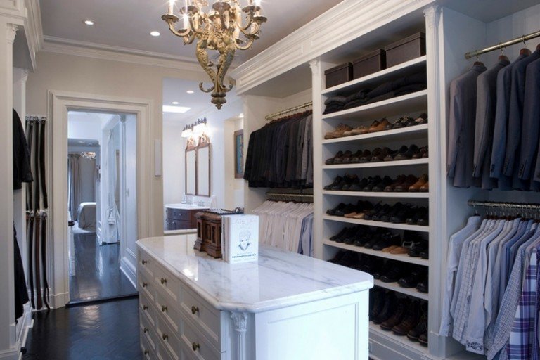 Omklädningsrum-inredning-walk-in-closet-idéer-möbler