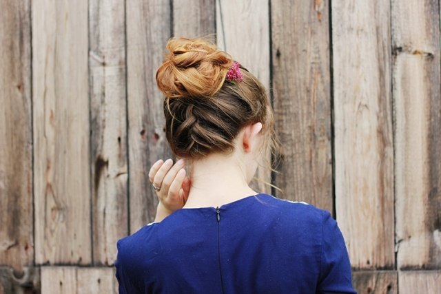 Dutt-back-high-flätad-casual-flätad frisyr-till-stil