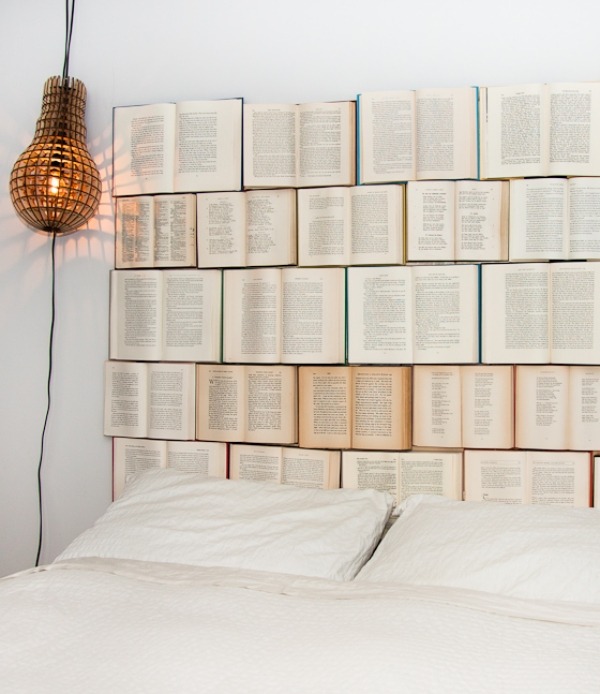 dekorativ-säng-sänggavel-gör-det-själv-begagnade-böcker-vägg