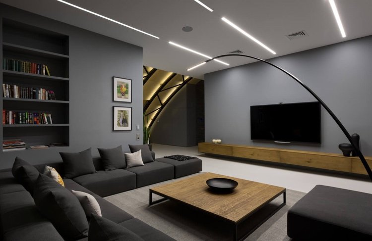 antracit-färg-modern-vind-lägenhet-vardagsrum-tv-soffa-trä-skänk
