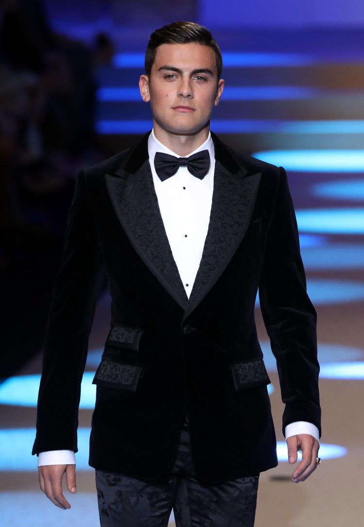 kostym trender 2019 elegant herrkläder designer bröllopstillfällen catwalk modevisning svart tweed sammet fluga smoking
