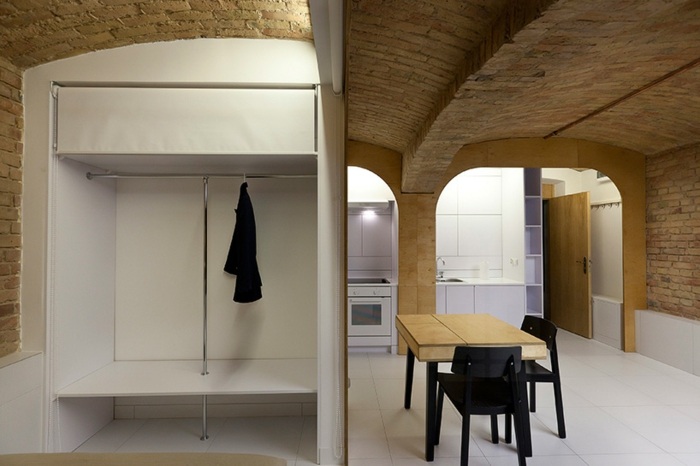 lägenhet design i källaren sovplats garderob kök