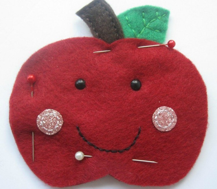 Apple-tinker-sy-pins-frukt-tyg-gör-själv