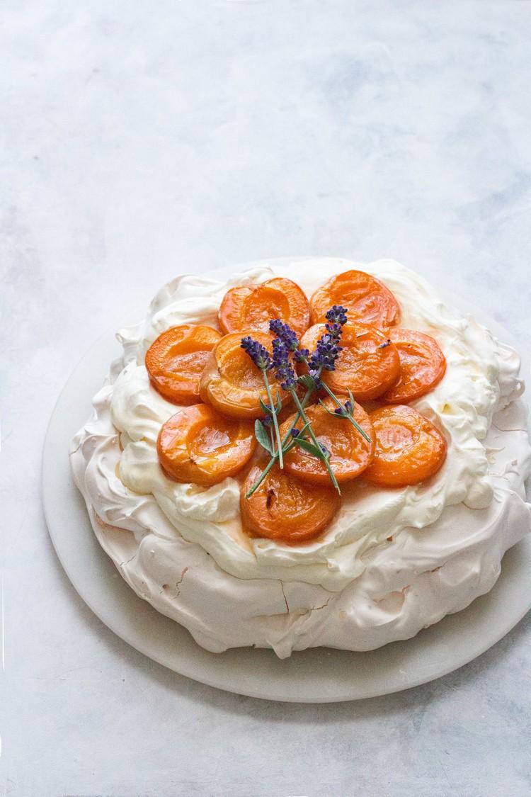 Pavlova -recept med aprikoser med lavendelbaktips