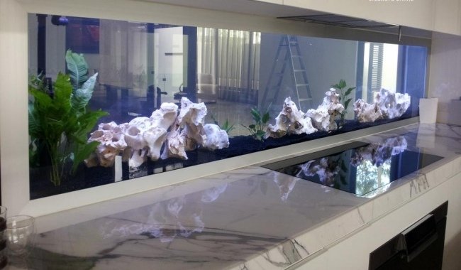akvarium idéer design kök bakvägg marmor bänkskiva