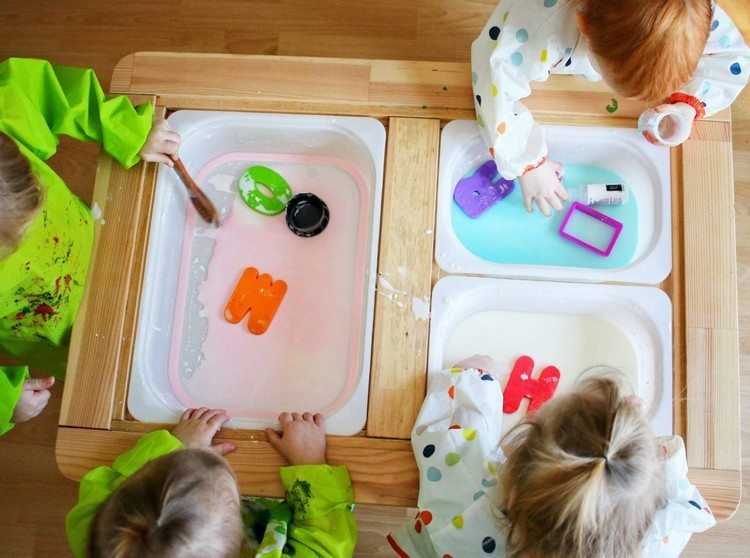 Att arbeta hemifrån med barn använder Oobleck Slime -spelidéer