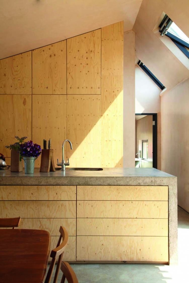 Bänkskiva-betong-kök-idéer-trä-plywood-träpaneler-taklutning