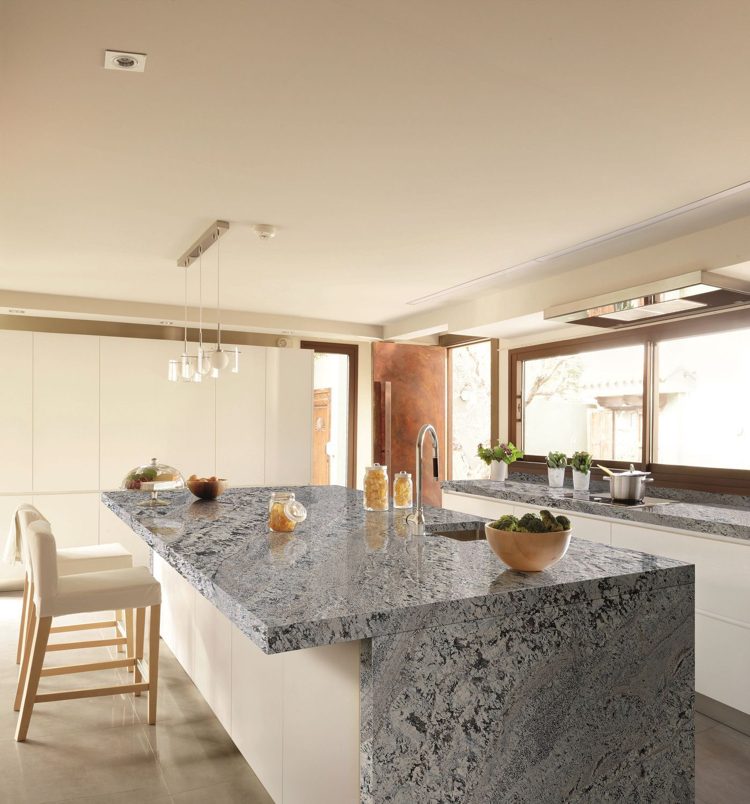 Bänkskiva-granit-kök-modern-minimalistisk-vit-grå-kantad