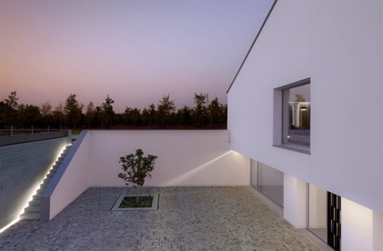 minimalistiskt arkitektur vitt hus