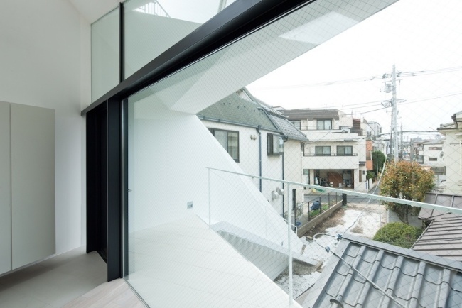 Modernt hus-med takglasglasväggar Tokyo-arkitektur