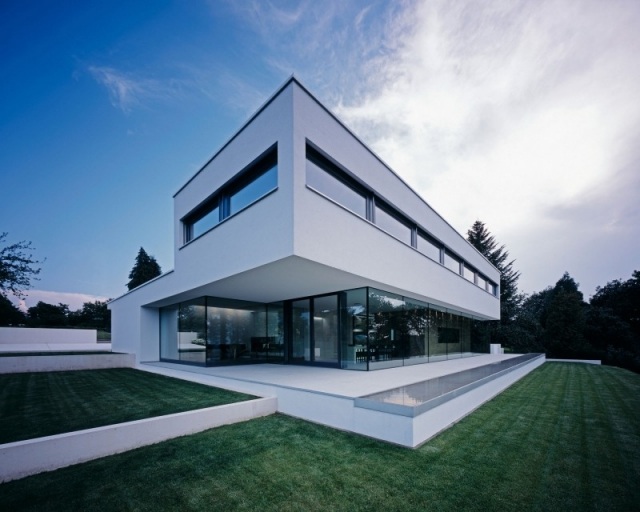 Moderna-levande-kub-all-round-glasade-ramlösa-fönsterrutor