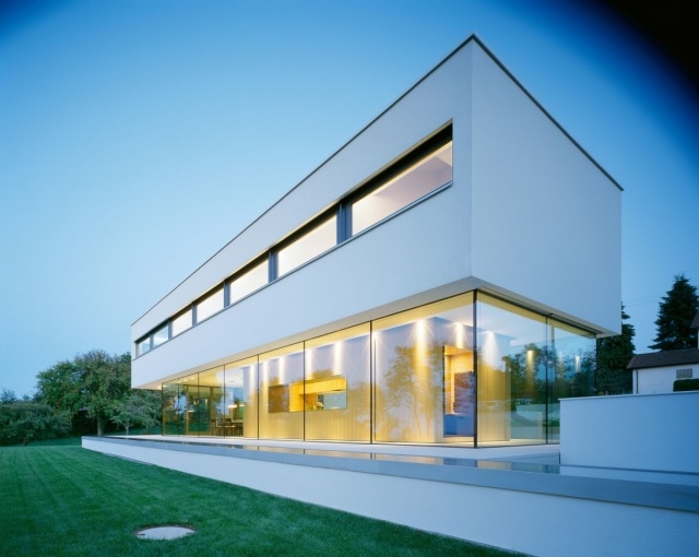 puristisk-arkitekt-hus-gjord-av-betong-lek-öppenhet-enhet