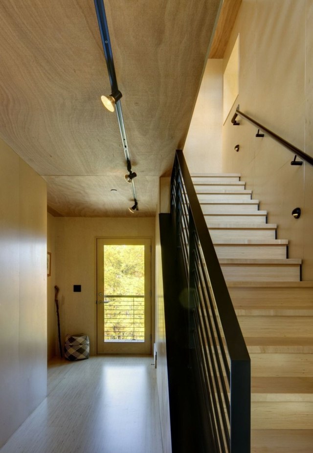 Metallräcken trä trappor väggbeklädnad väggpaneler ek