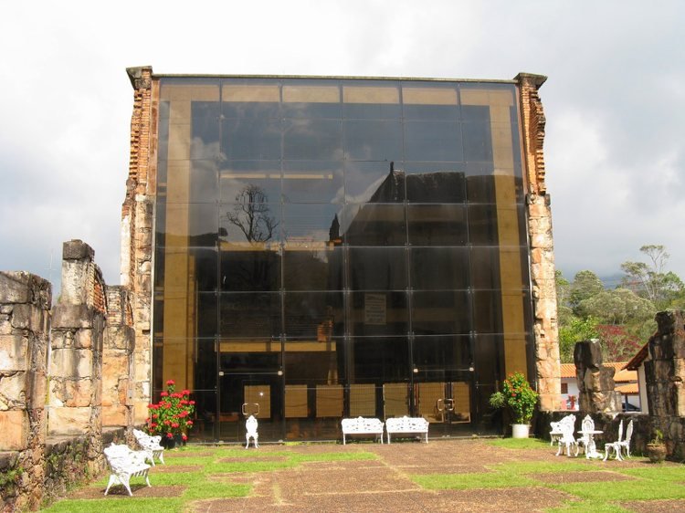 arkitektur glas sten kloster ruin fasad