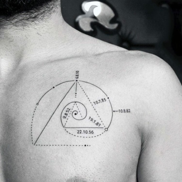 tatueringsmotiv arkitektur-bröst-män-spiral-pyramid-arkitekt-design