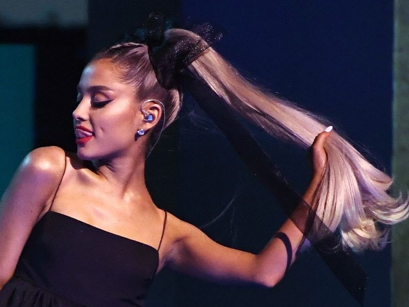 Τα μαλλιά της Ariana Grande φαίνονται 15 καλύτερα χτενίσματα Ariana Grande όλων των εποχών