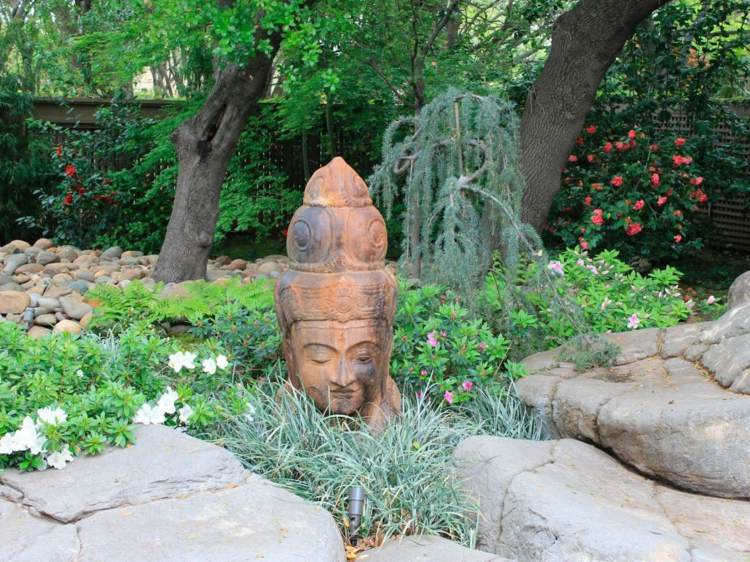 asiatisk-trädgård-dekoration-buddha-staty-terrakotta-sten-trädgård-stenblock