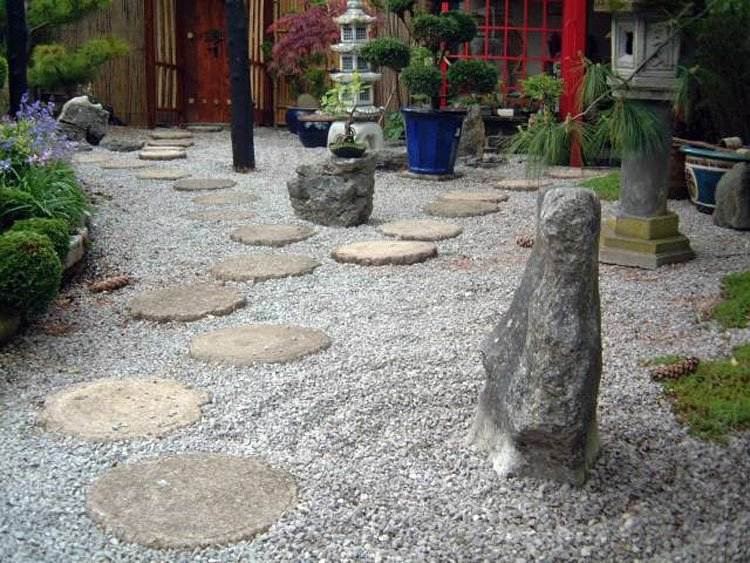 asiatisk-trädgård-dekoration-sten-trädgård-stenblock-fyr-stenar