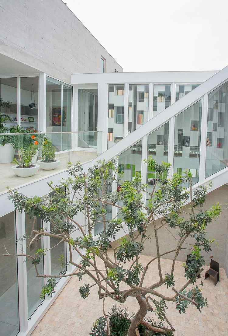 Atriumhus i Peru uteplats-terrass-växt-träd