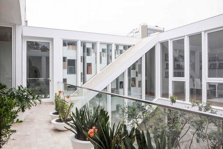 atrium-hus-peru-balkong-växter-glasräcke