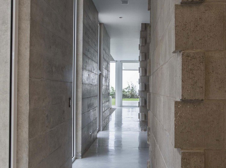 atrium-hus-peru-korridor-sten-vägg-stora kakel