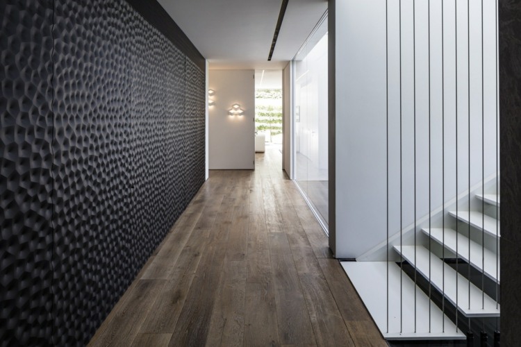 vägg-design-idéer-paneler-svart-3d-mönster-laminat-hall-design