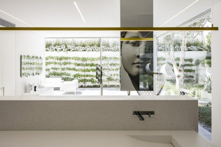 väggdesign-idéer-badrum-minimalistisk-handfat-sten-vertikal-trädgård