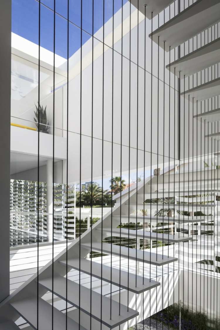 väggdesign-idéer-trådräcke-minimalistisk-interiör