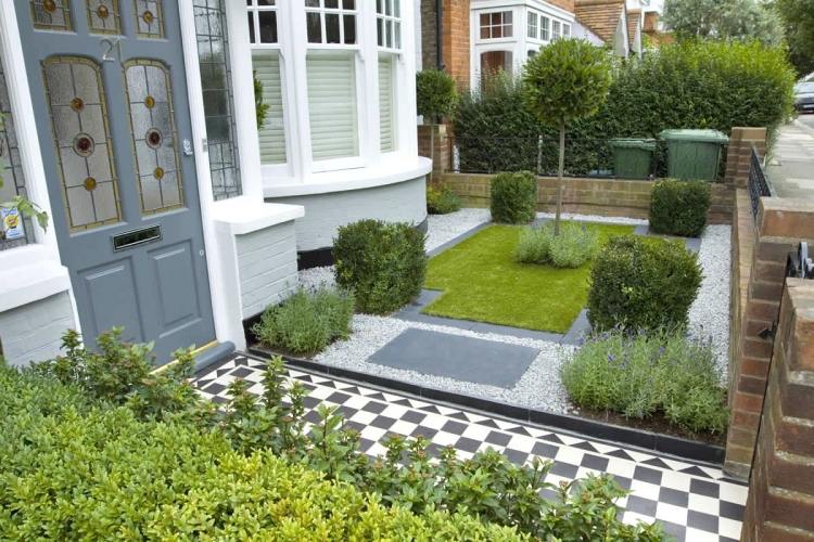 framträdgård-design-grannar-häpnadsväckande-ytterdörr-viktoriansk stil-hus-staket-tegel-svart-vit