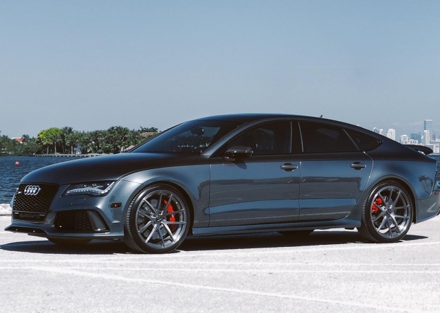 Audi-RS7-metallic-far-side-bild