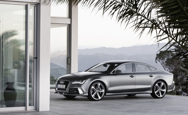 Audi-rs7-grön-metallic-utanför-far