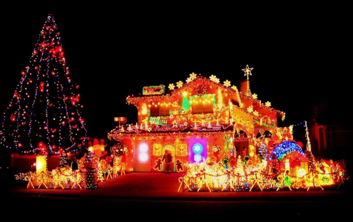 utomhusdekorationer för julens framgård fairy lights frodigt gran