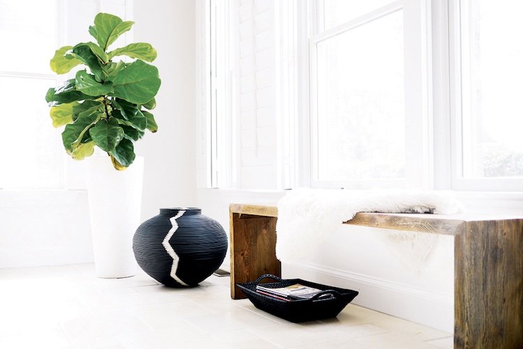förvaringskorgar-dekoration-minimalistisk-skandinavisk-trä bänkpäls