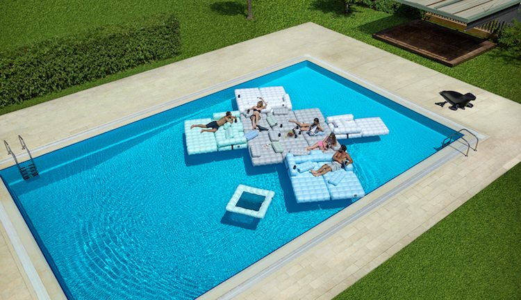 uppblåsbara-möbler-trädgård-utomhus-moderna-pool-pool-gräsmatta